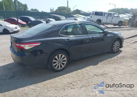 2020 Toyota Camry Le z USA, uszkodzony, nr VIN 4T1C11AK6LU331786